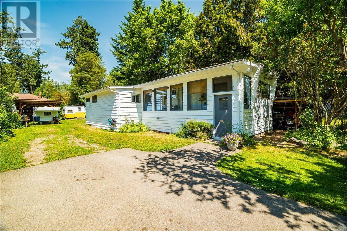 1052 Frances Street  Robson BC V0G 1X0 photo