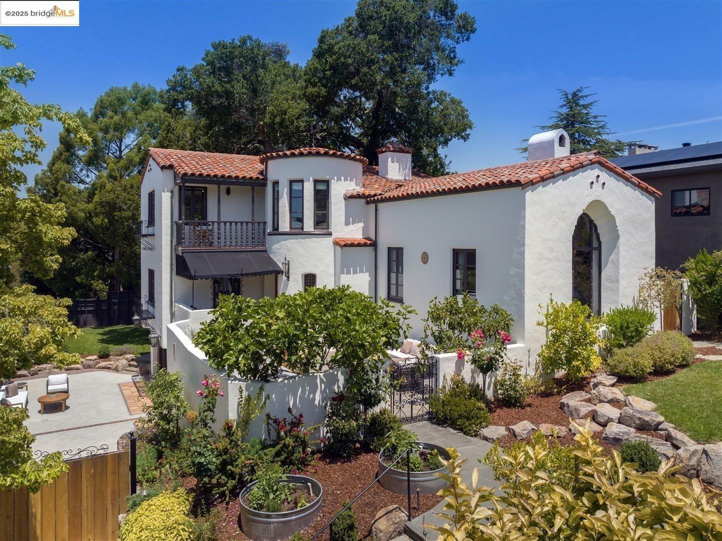 5850 Acacia Ave  Oakland CA 94618 photo