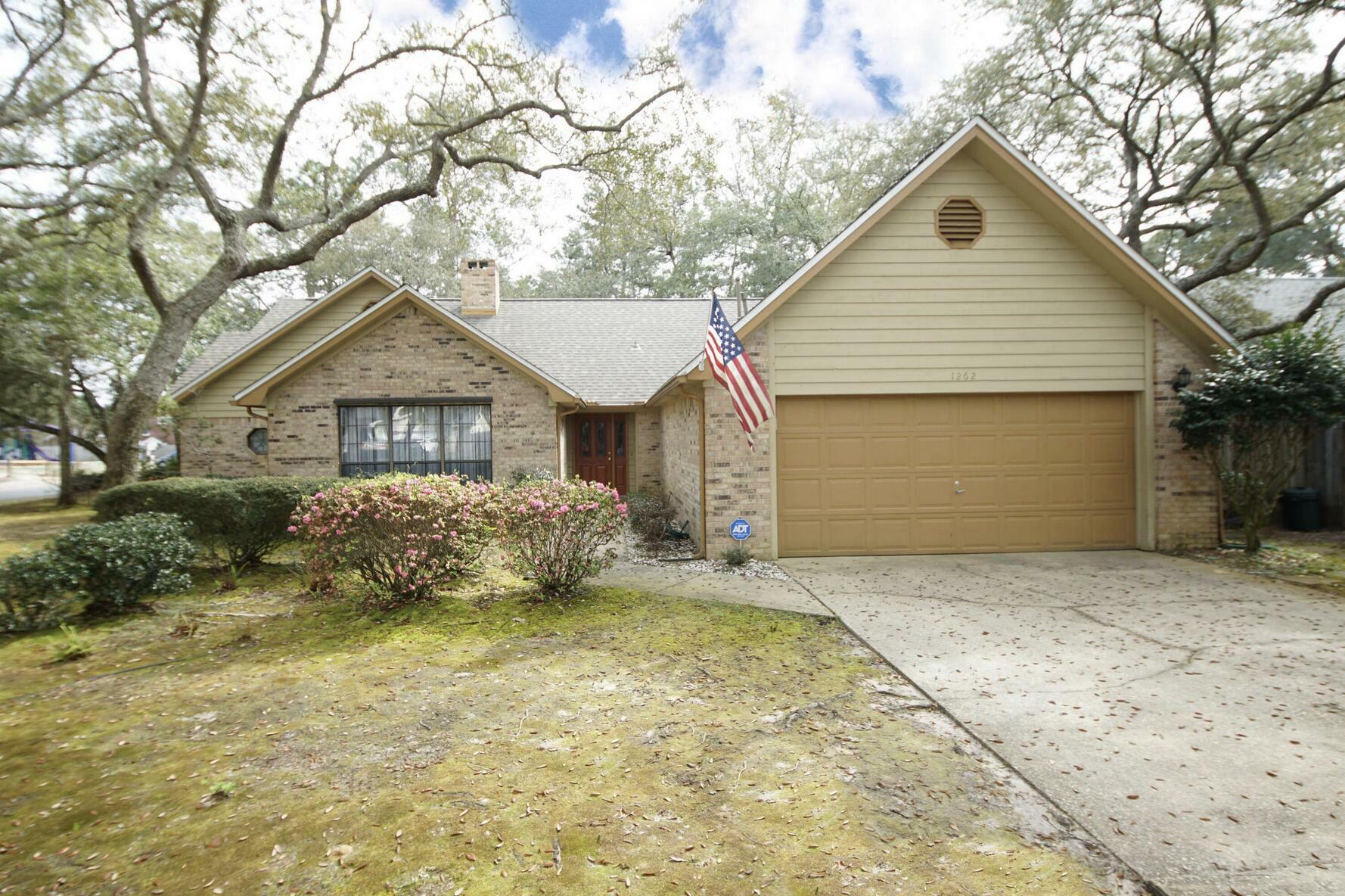Property Photo: 1262 Whitewood Way FL 32578