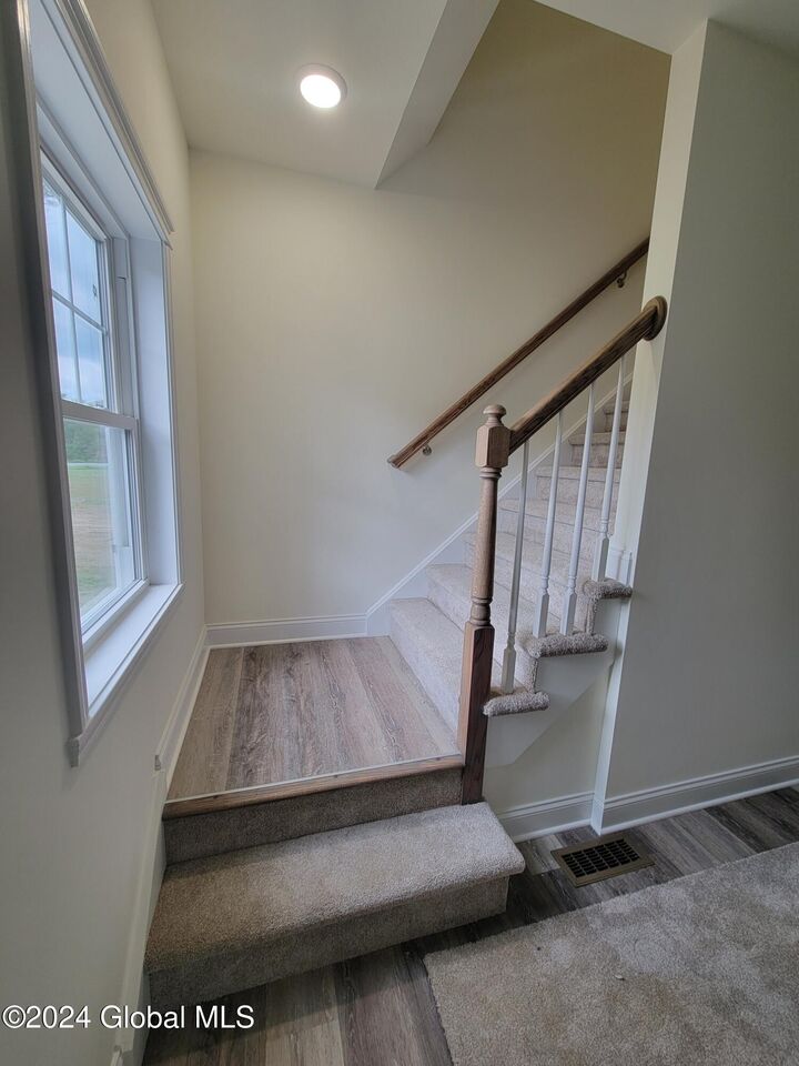 Property Photo: 926 Ridgeview Circle NY 12033