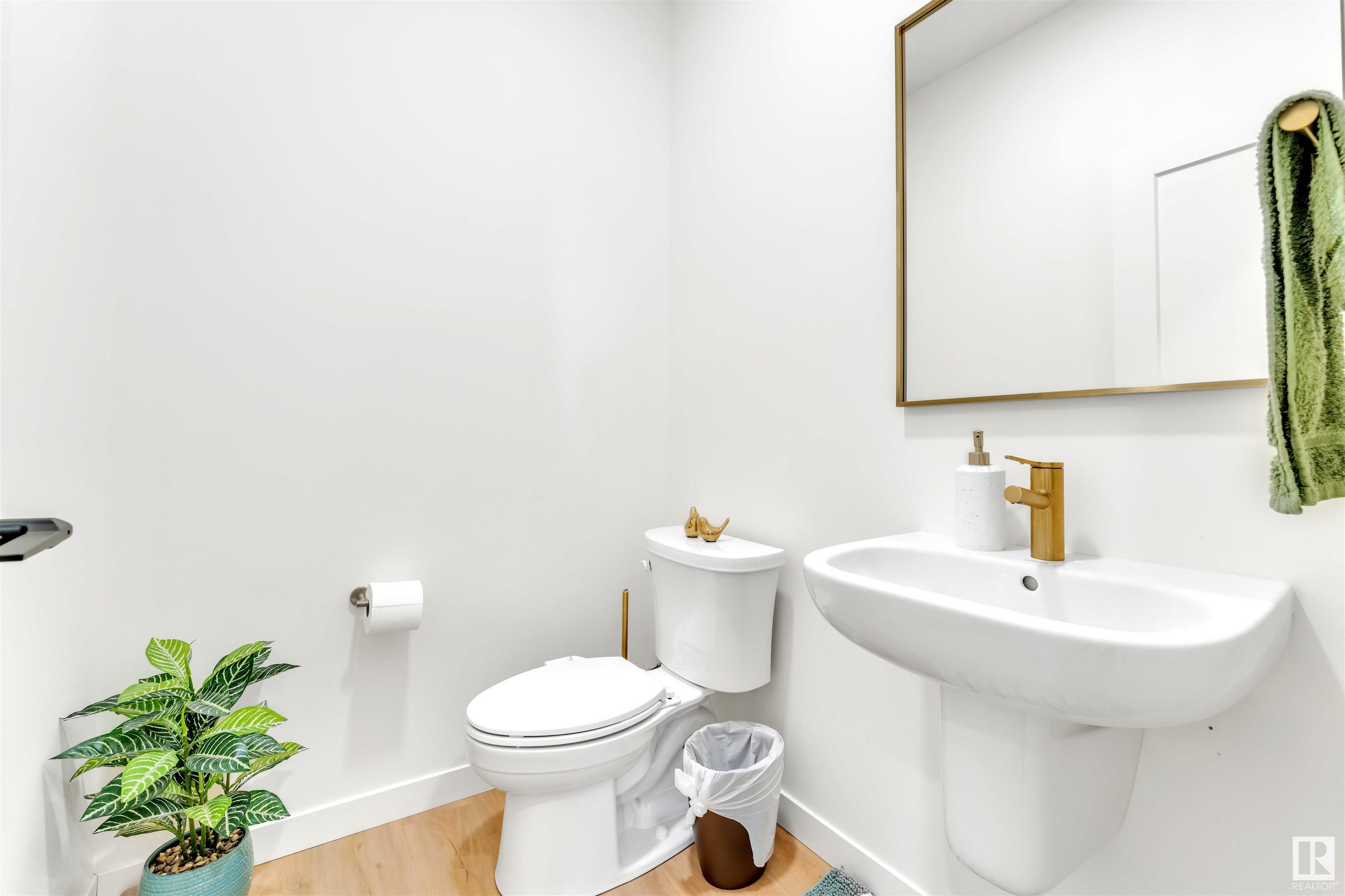 Property Photo: 9462 Pear Crescent SW AB T6X 1A2