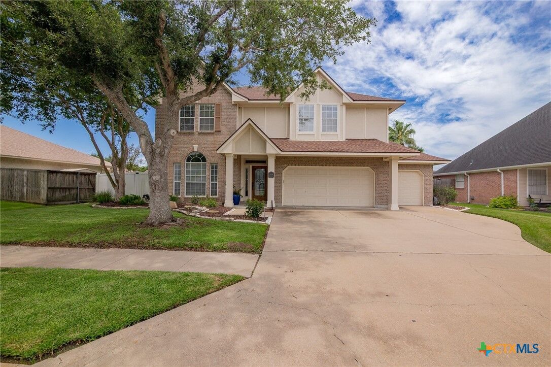 Property Photo: 204 Edgewater TX 77904