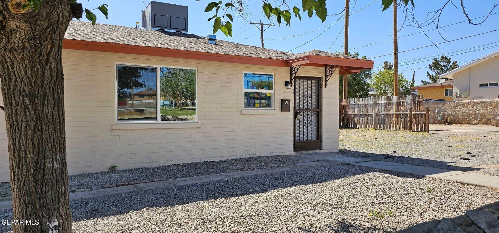 Property Photo: 4433 E Yandell Drive B TX 79903