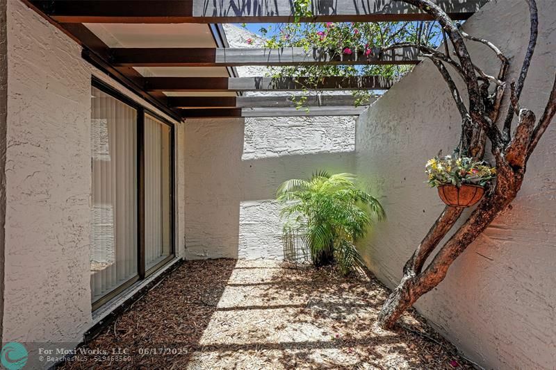 Property Photo: 9637 NW 15th Ct FL 33024