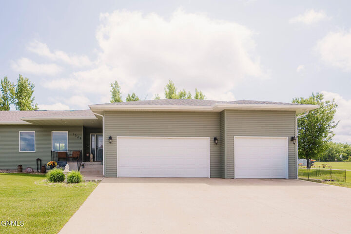 1521 10th Street SW  Jamestown ND 58401 photo