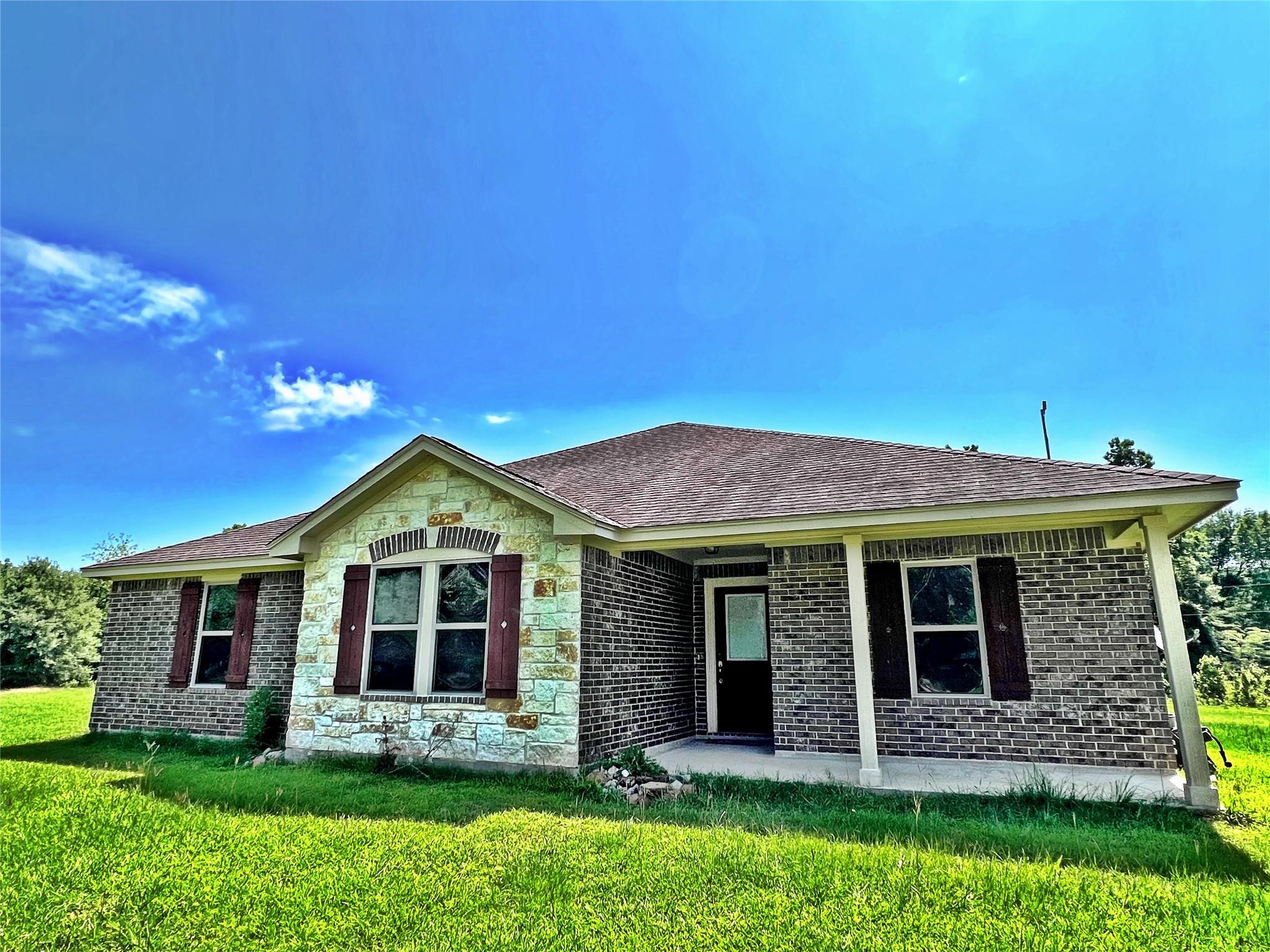 Property Photo: 240 Rosalie Street TX 77371