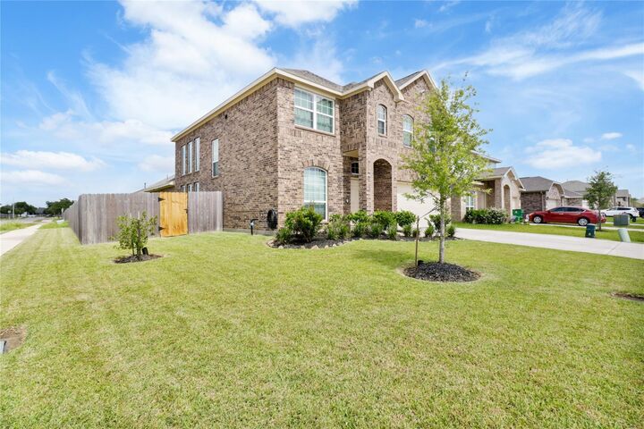 Property Photo:  100 Cullen Street  TX 77515 