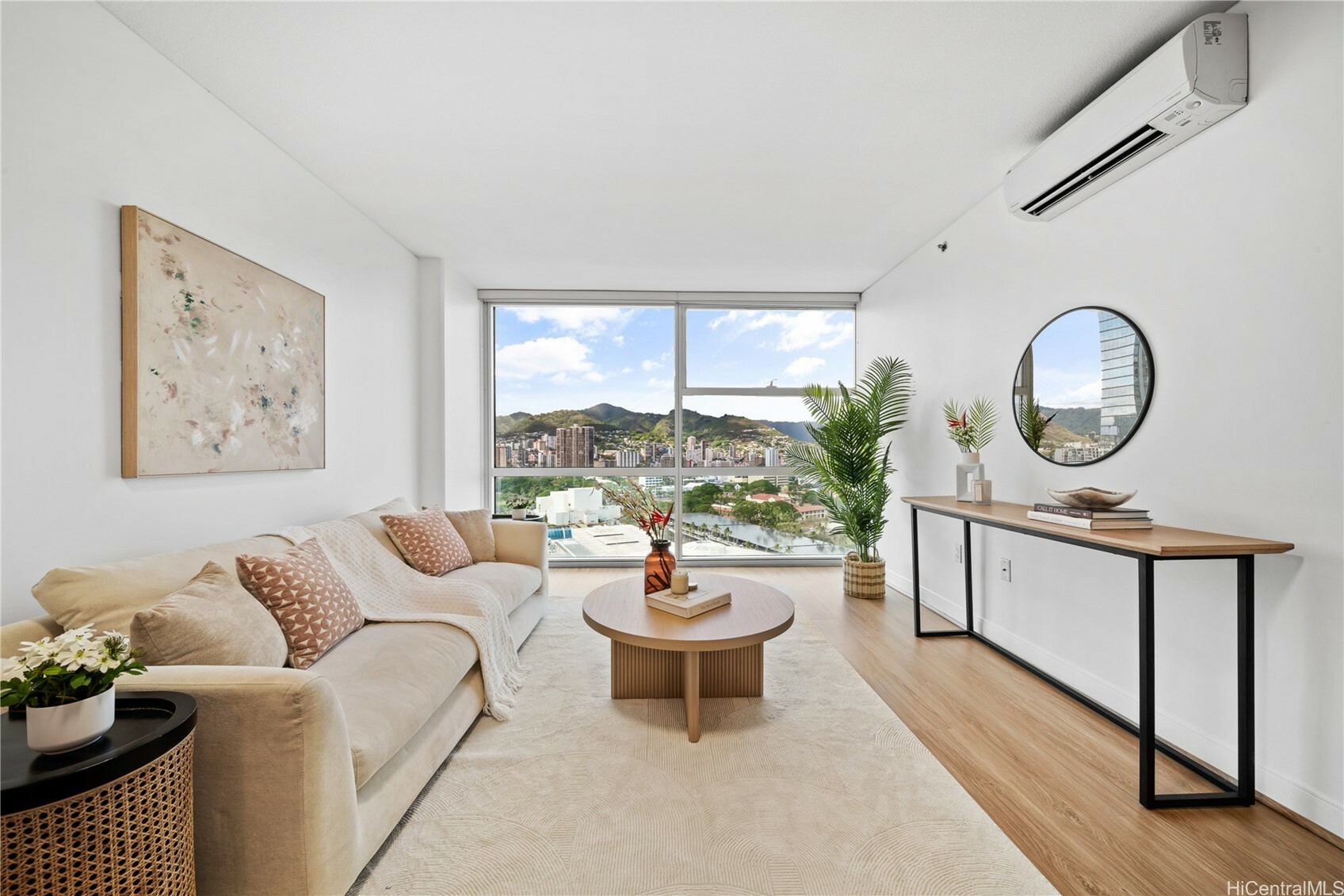 Property Photo: 909 Kapiolani Boulevard 2305 HI 96814