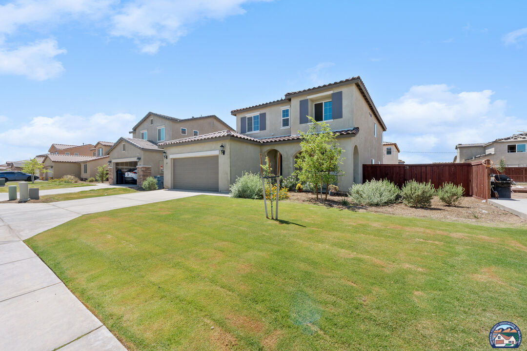 Property Photo: 685 Linda Vista St CA 92251