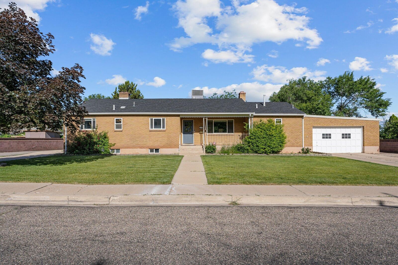 Property Photo:  237 N 400 W  UT 84721 