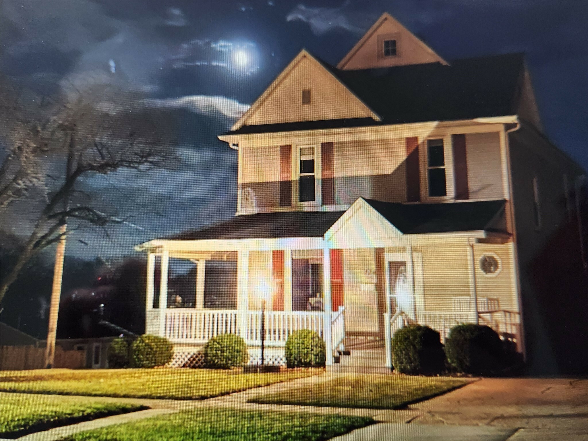 Property Photo: 114 K Avenue E IA 52577