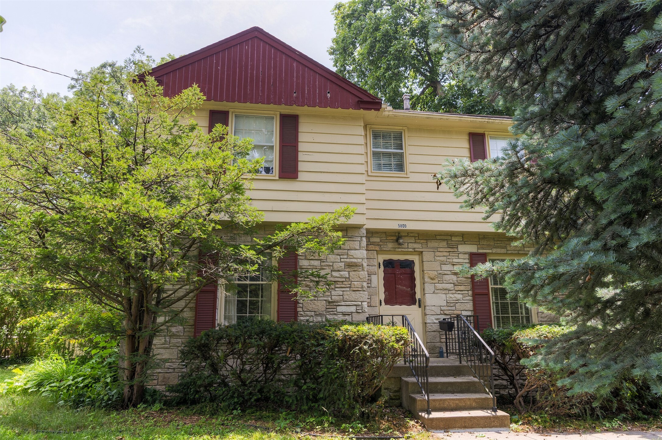 Property Photo: 5800 Pleasant Drive IA 50312