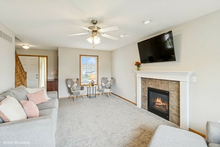 Property Photo: 1323 NW Bayview Court IA 50023