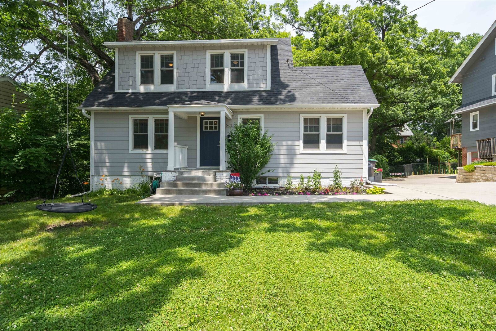 Property Photo:  5617 Grand Avenue  IA 50312 