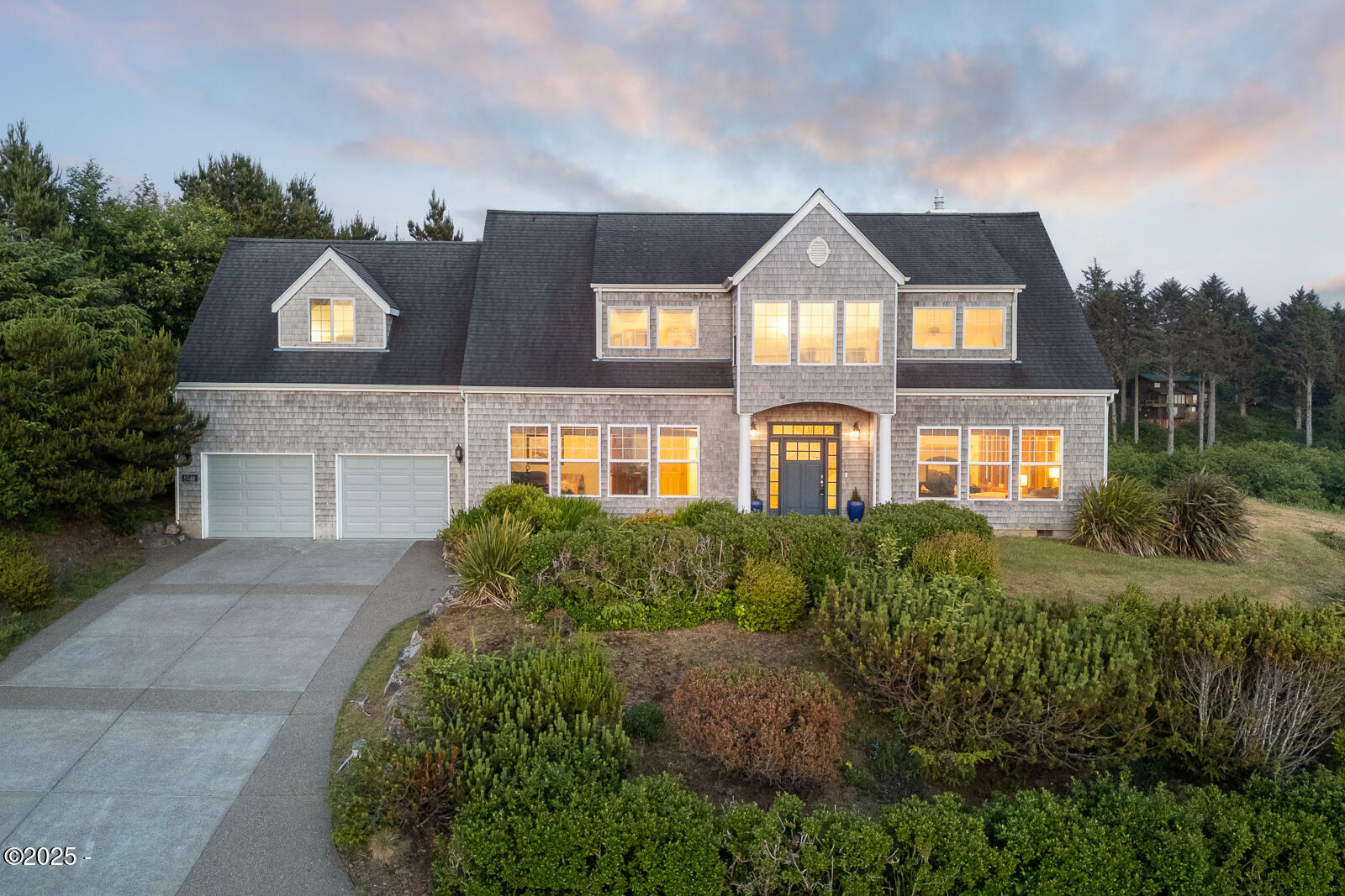 Property Photo: 5340 Haystack Drive OR 97149