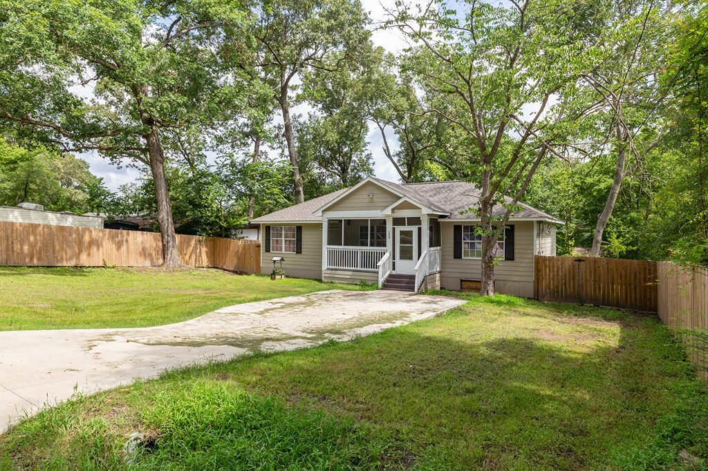 Property Photo:  225 Jerri Street  TX 75901 