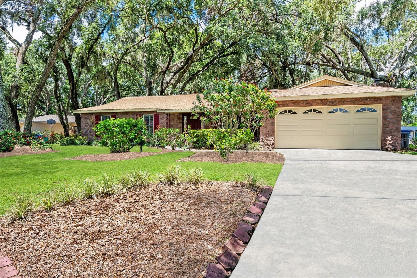 Property Photo: 616 Pawn Way FL 33584