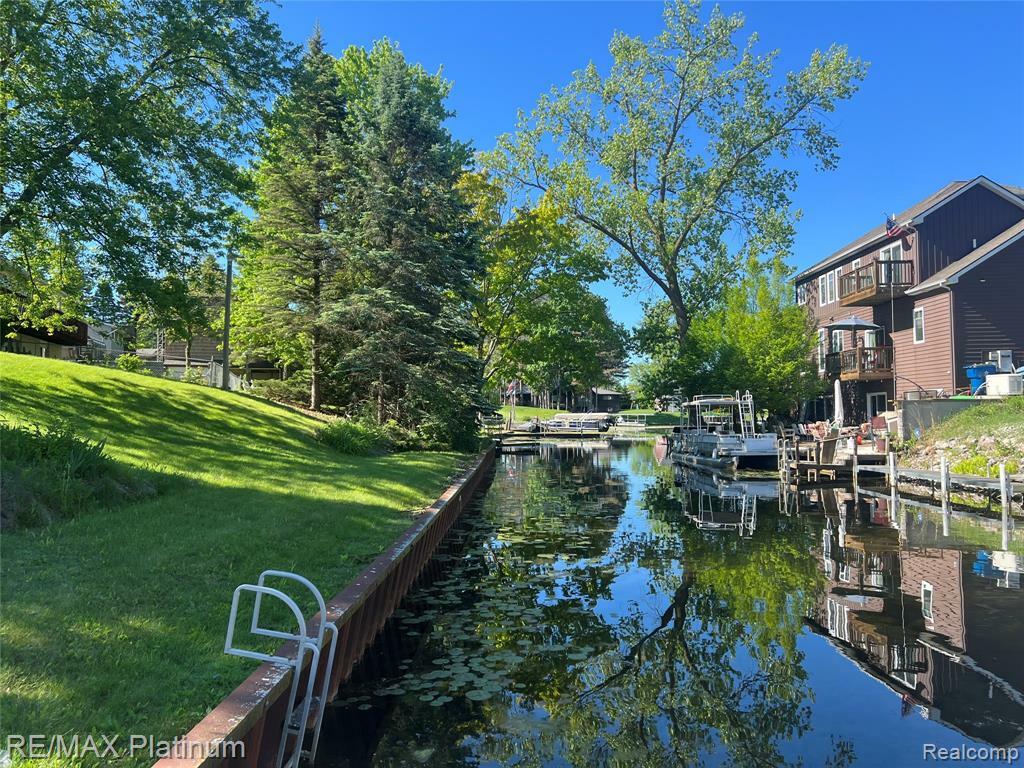 Property Photo:  13368 N Fenton Road  MI 48430 1176 