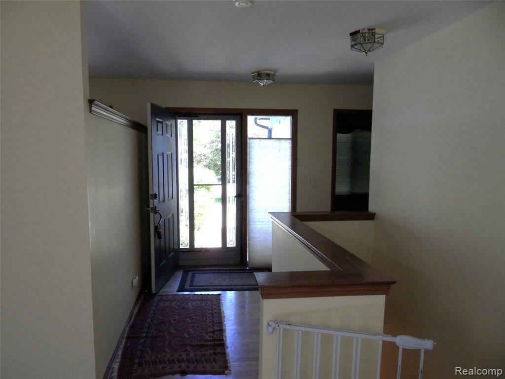 Property Photo: 2791 Lochmoor Boulevard 21 MI 48360 1948