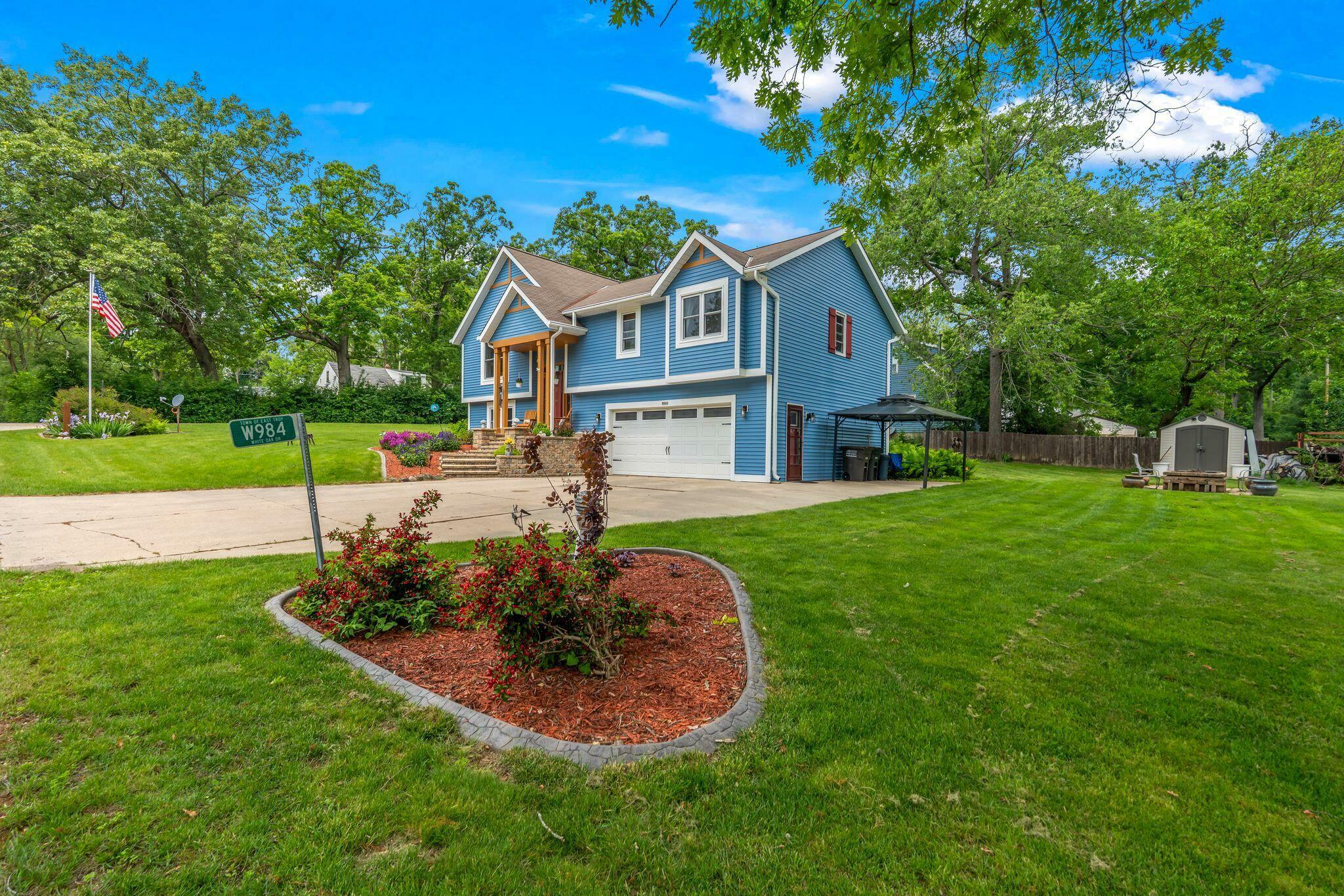 Property Photo: W984 White Oak Dr WI 53120