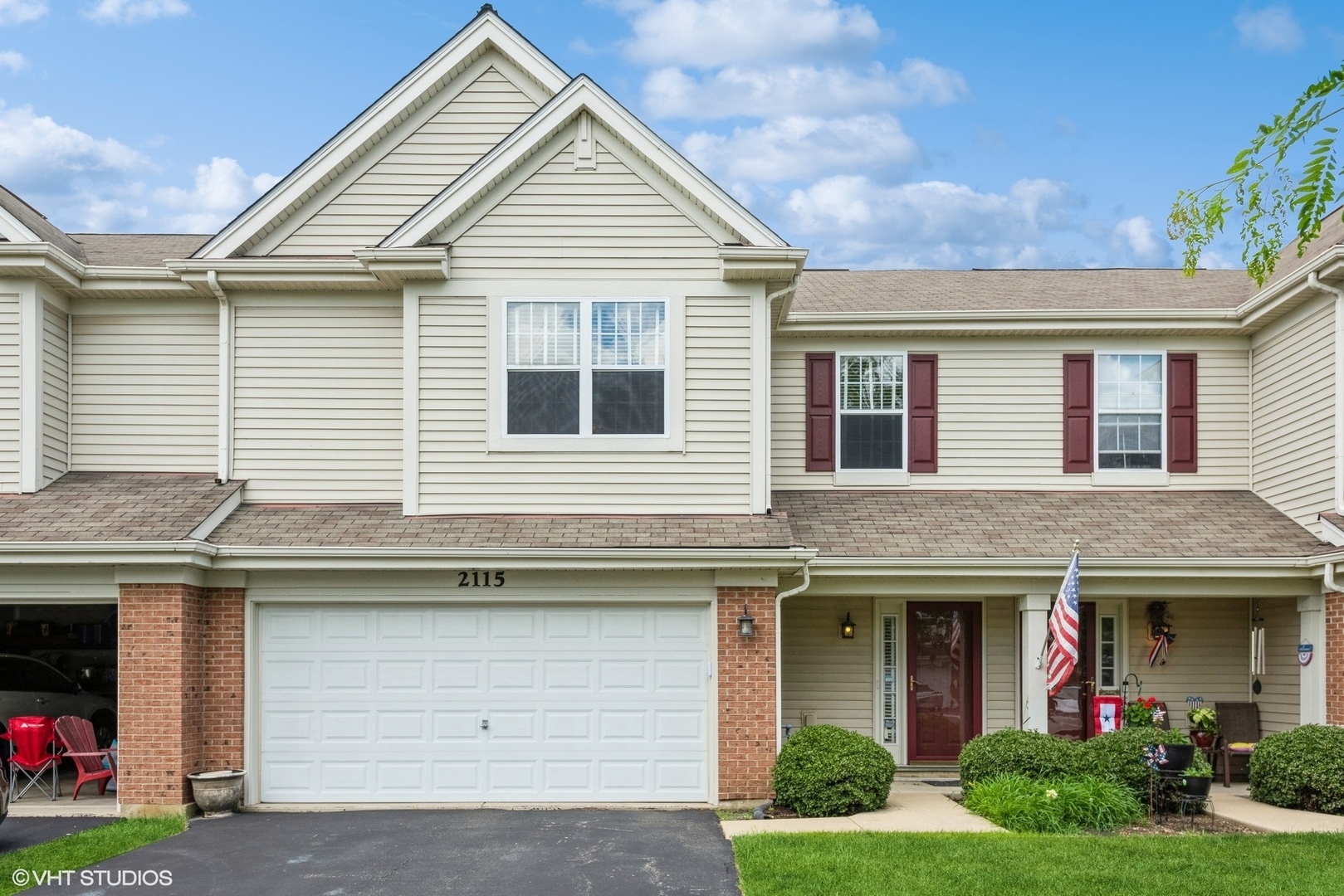 Property Photo: 2115 Pembridge Drive 2115 IL 60156