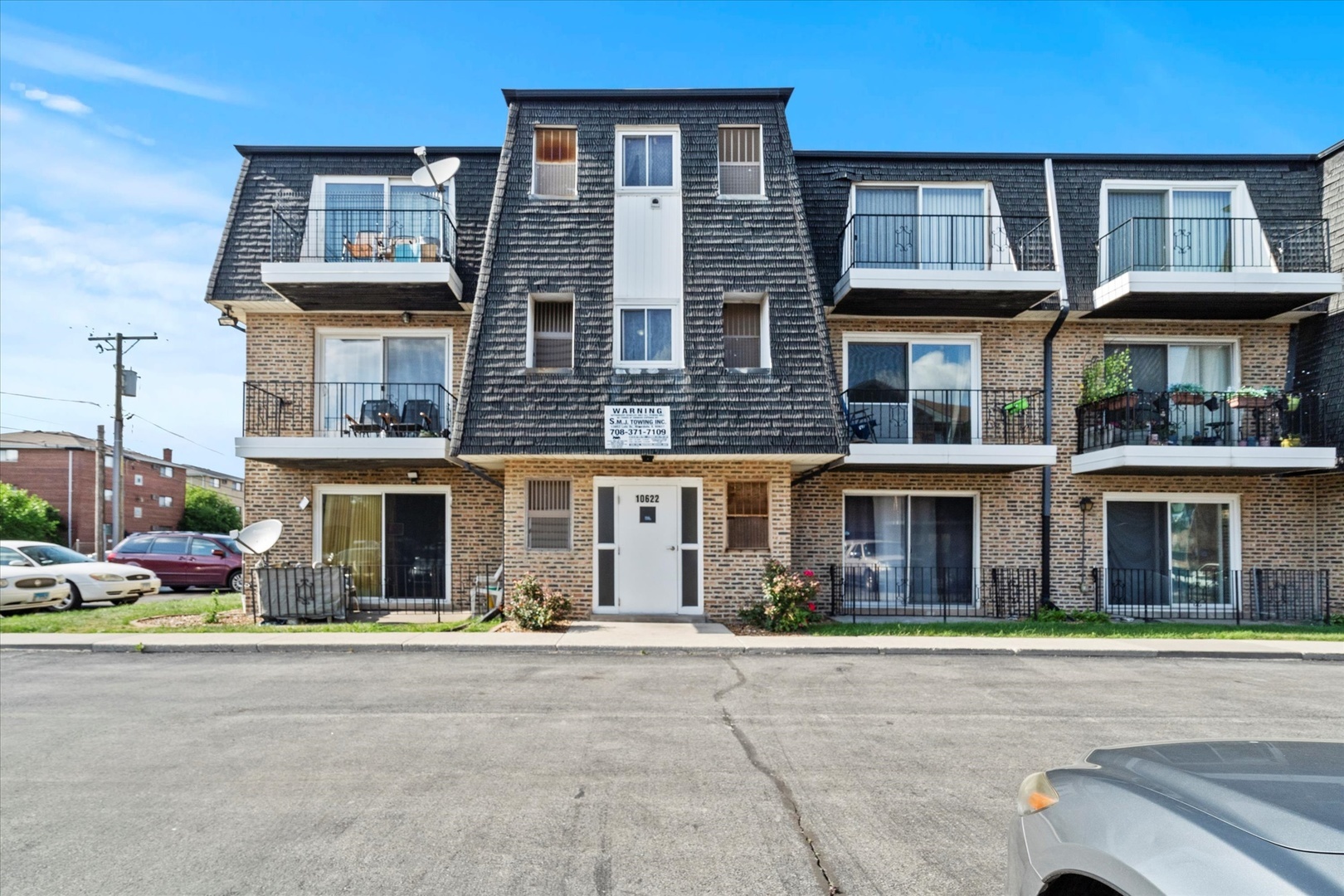 Property Photo: 10622 Parkside Avenue 103 IL 60415