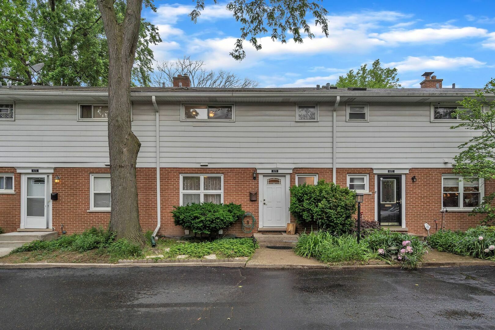 Property Photo: 817 Hibbard Road IL 60091