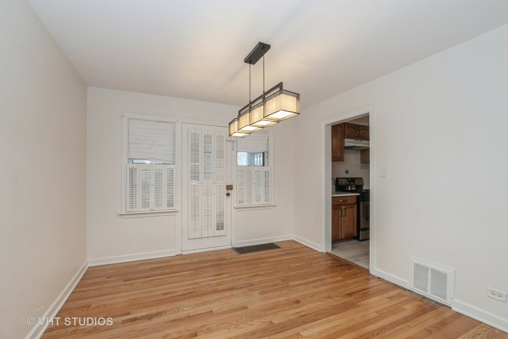 Property Photo: 9739 S Ellis Avenue IL 60628