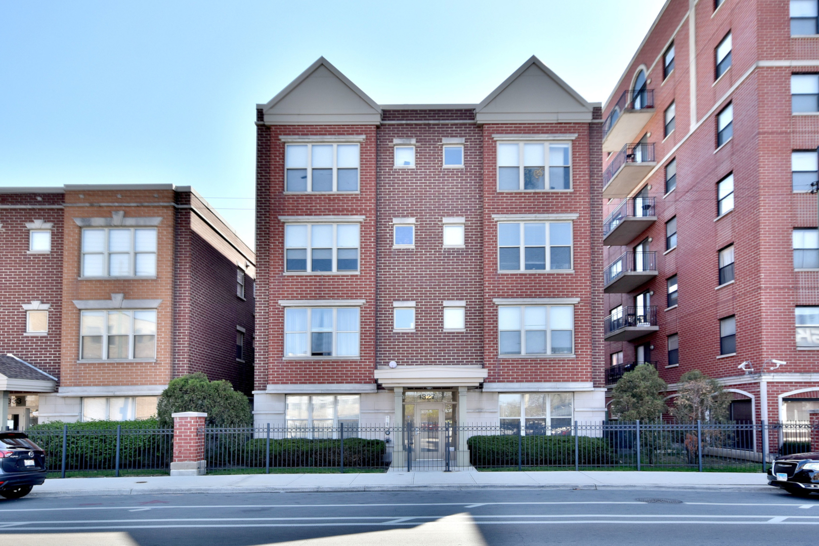 Property Photo:  1327 N Halsted Street 1S  IL 60622 