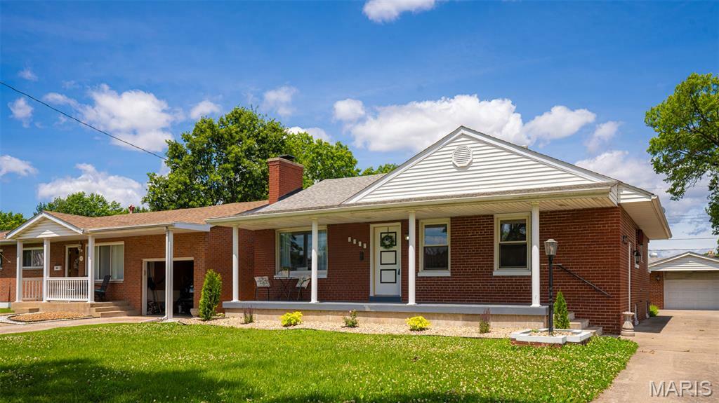 Property Photo: 2917 Grand Avenue IL 62040