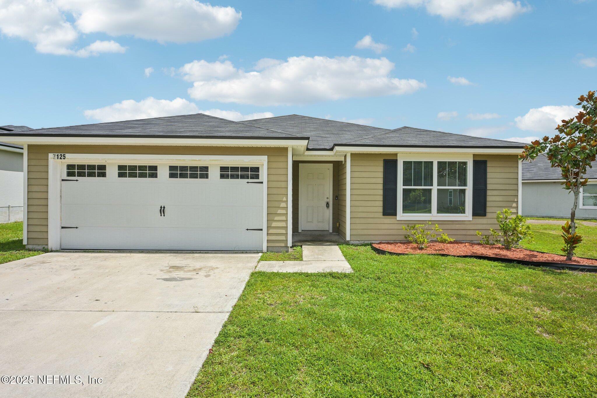 Property Photo: 7125 Plymouth Grove Court FL 32220