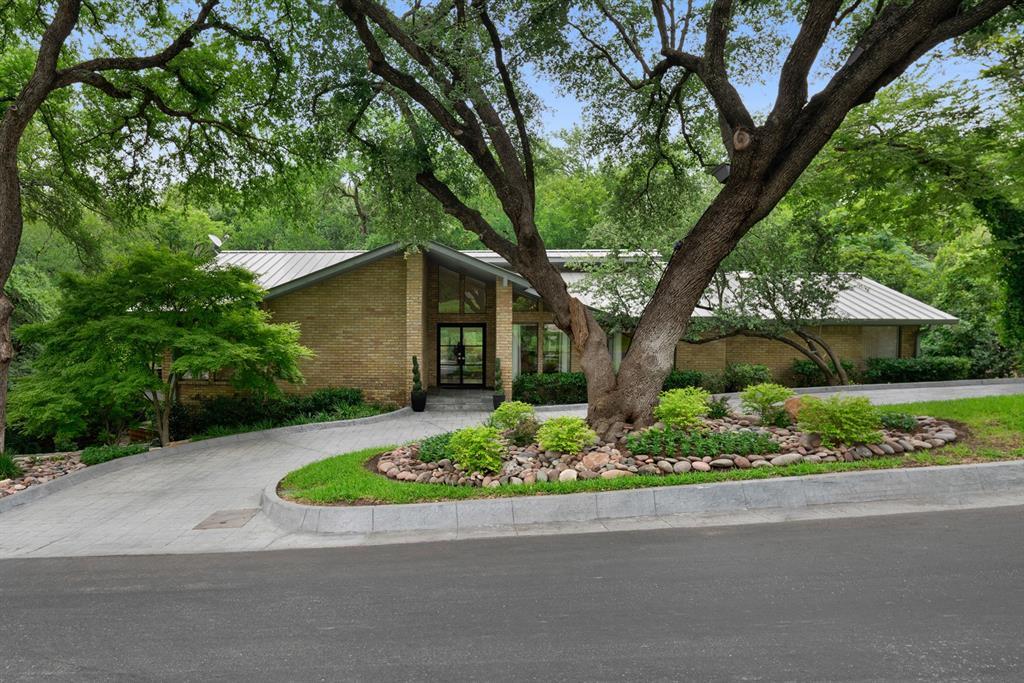 Property Photo: 2005 Indian Creek Drive TX 76107