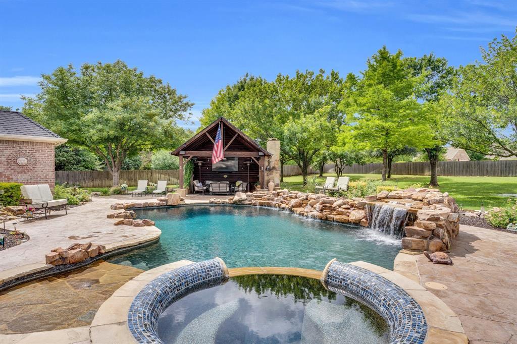 Property Photo: 1857 Plum Creek Drive TX 76065