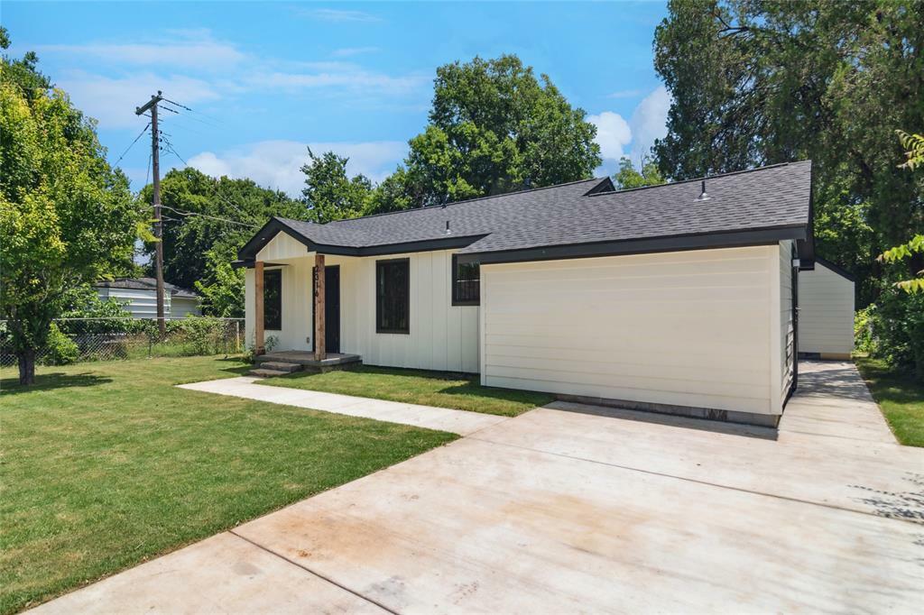 Property Photo: 2316 Skylark Dr TX 75216