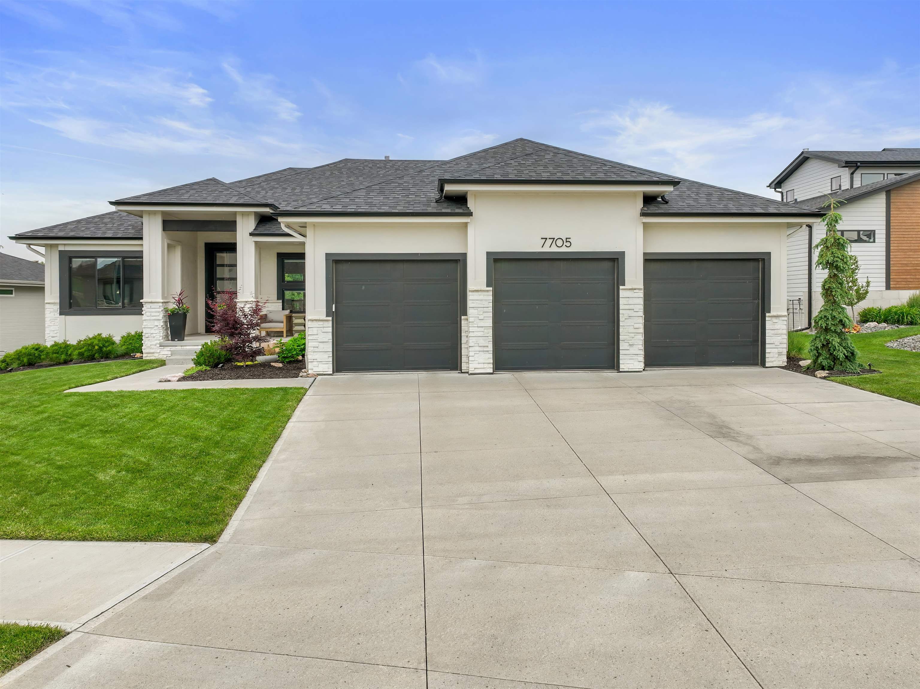 Property Photo: 7705 N 167 Street NE 68007