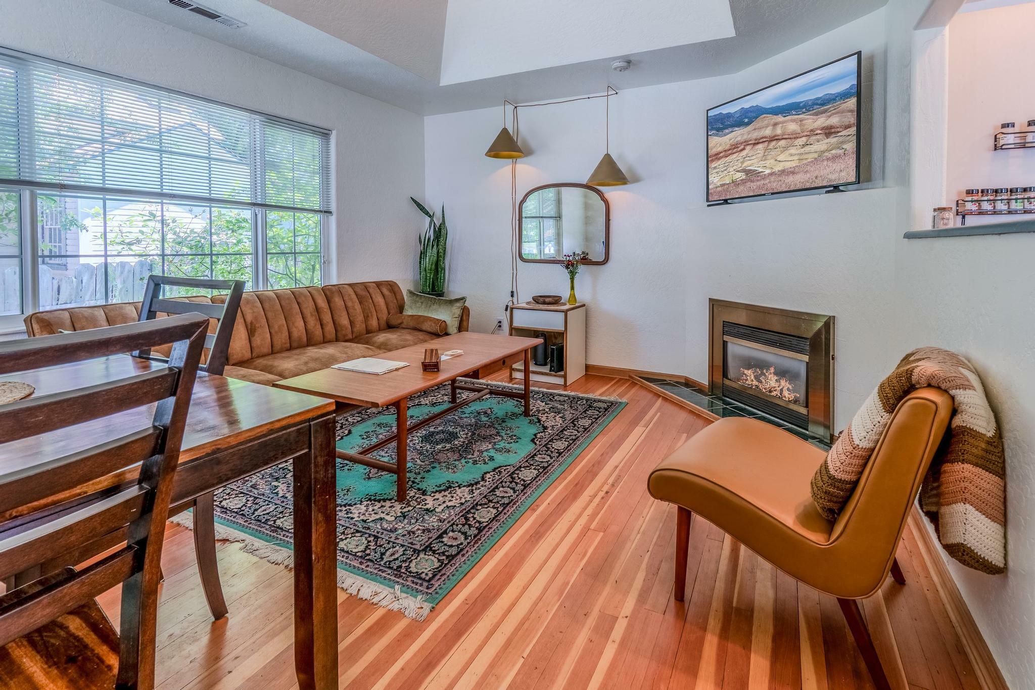 Property Photo: 707 SW G Street OR 97526