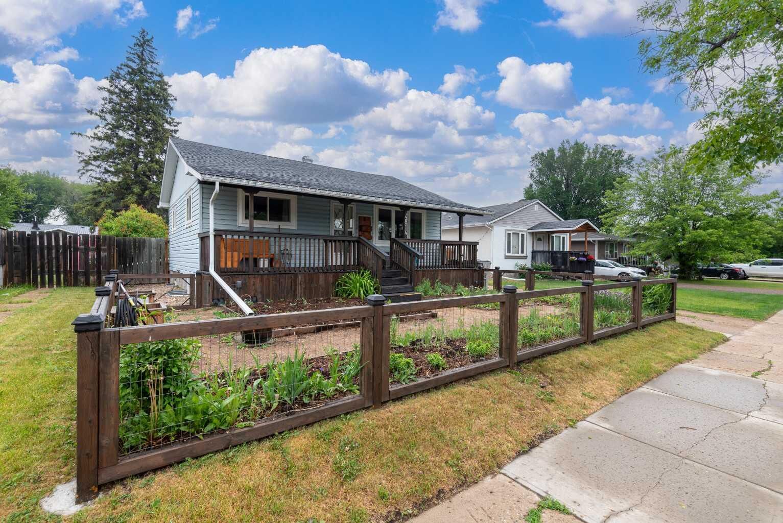 Property Photo:  4814 39 Street S  SK S9V 0B9 