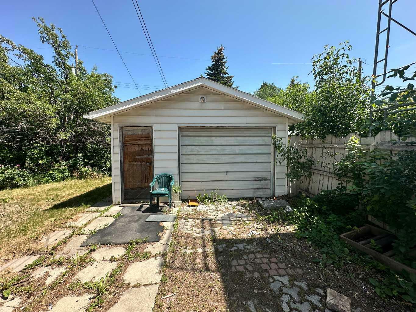 Property Photo: 1110 6 Street NE AB T2E 3Y8