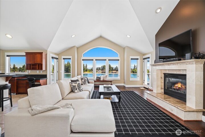 Property Photo: 2815 211th Avenue E WA 98391