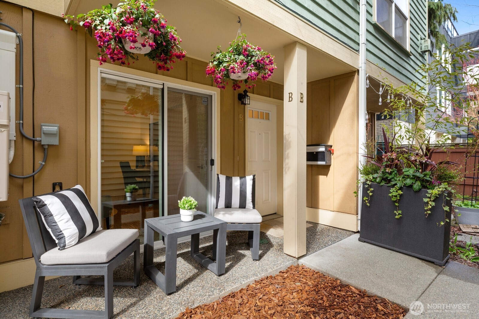 335  16th Avenue E B  Seattle WA 98112 photo