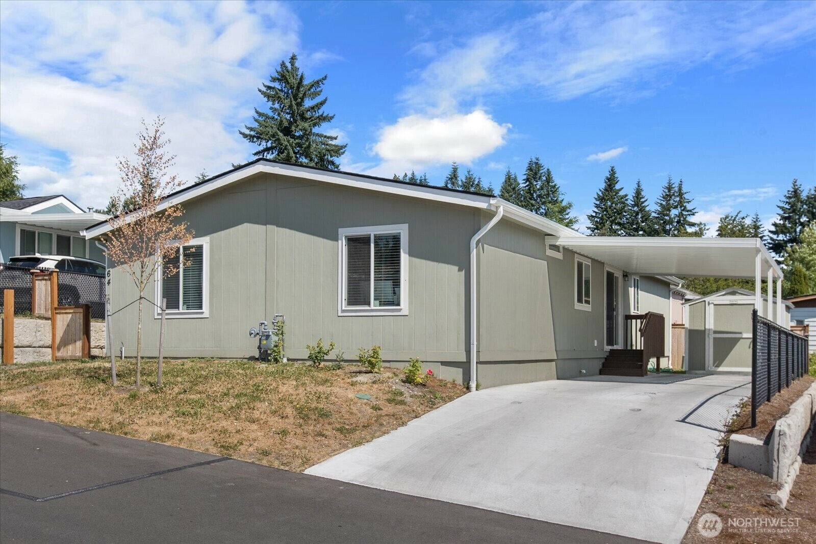 Property Photo: 23708 Locust Way 64 WA 98021