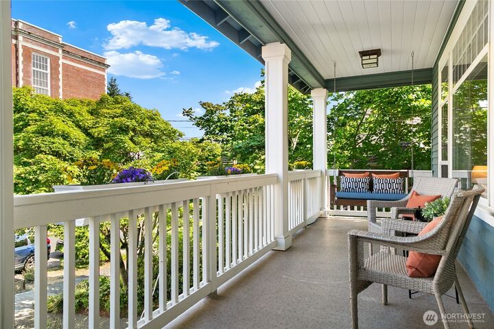 Property Photo:  4115  Woodlawn Avenue N  WA 98103 