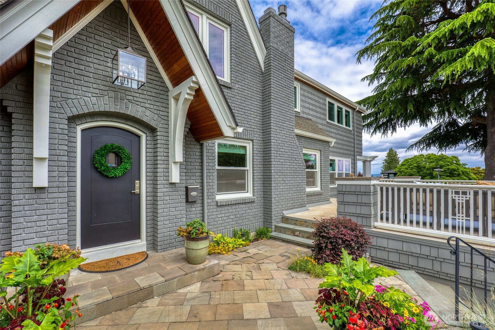 Property Photo: 4712 NE 40th Street WA 98105