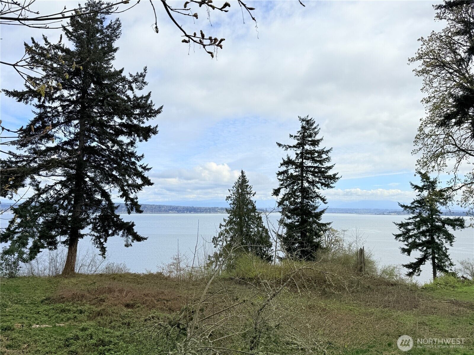 Property Photo:  37 K  Beach Way  WA 98206 
