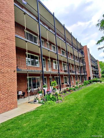 2820 Woodslee Drive 302  Royal Oak MI 48073 photo