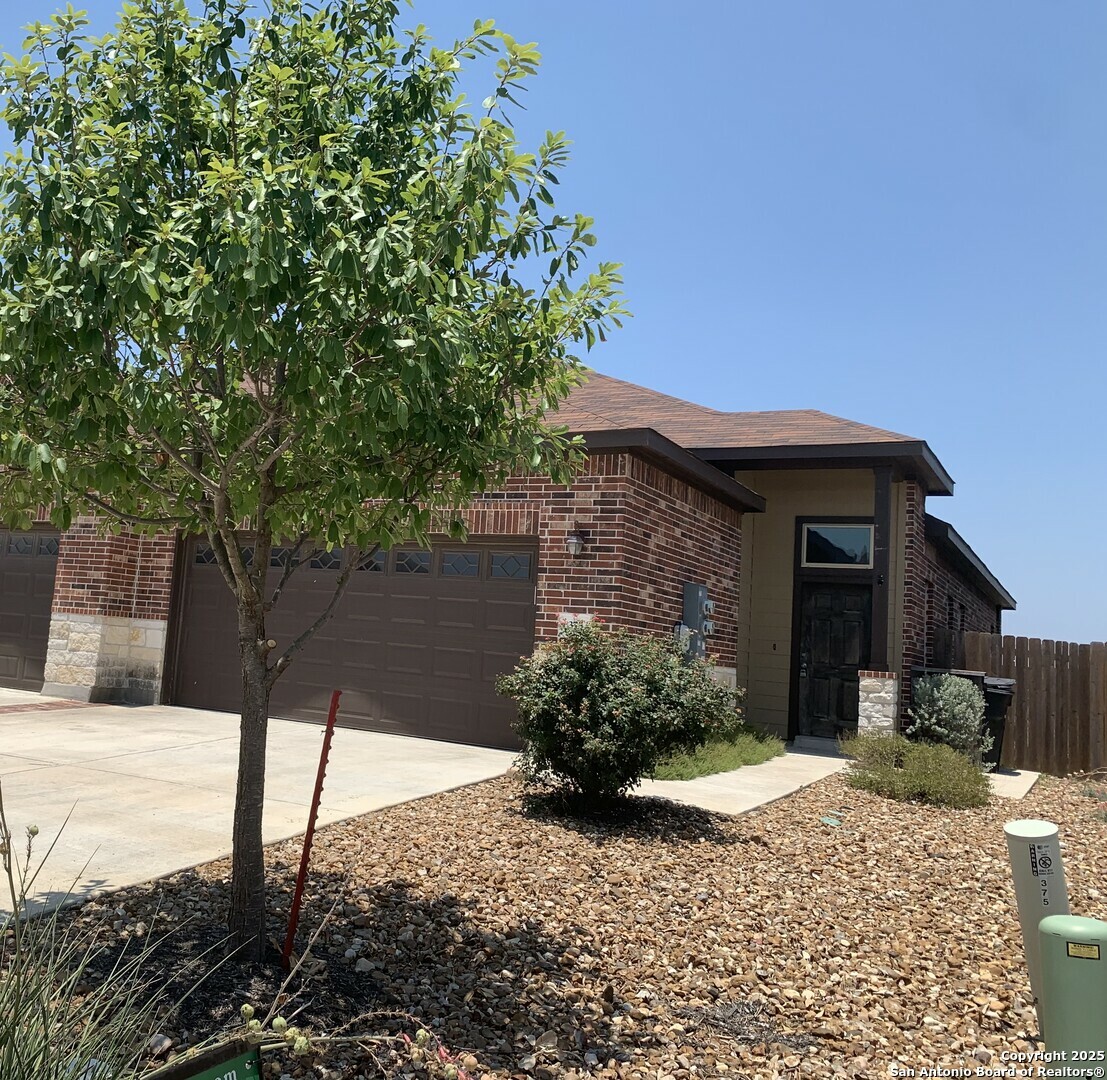 Property Photo: 375 Creekside Curve TX 78130