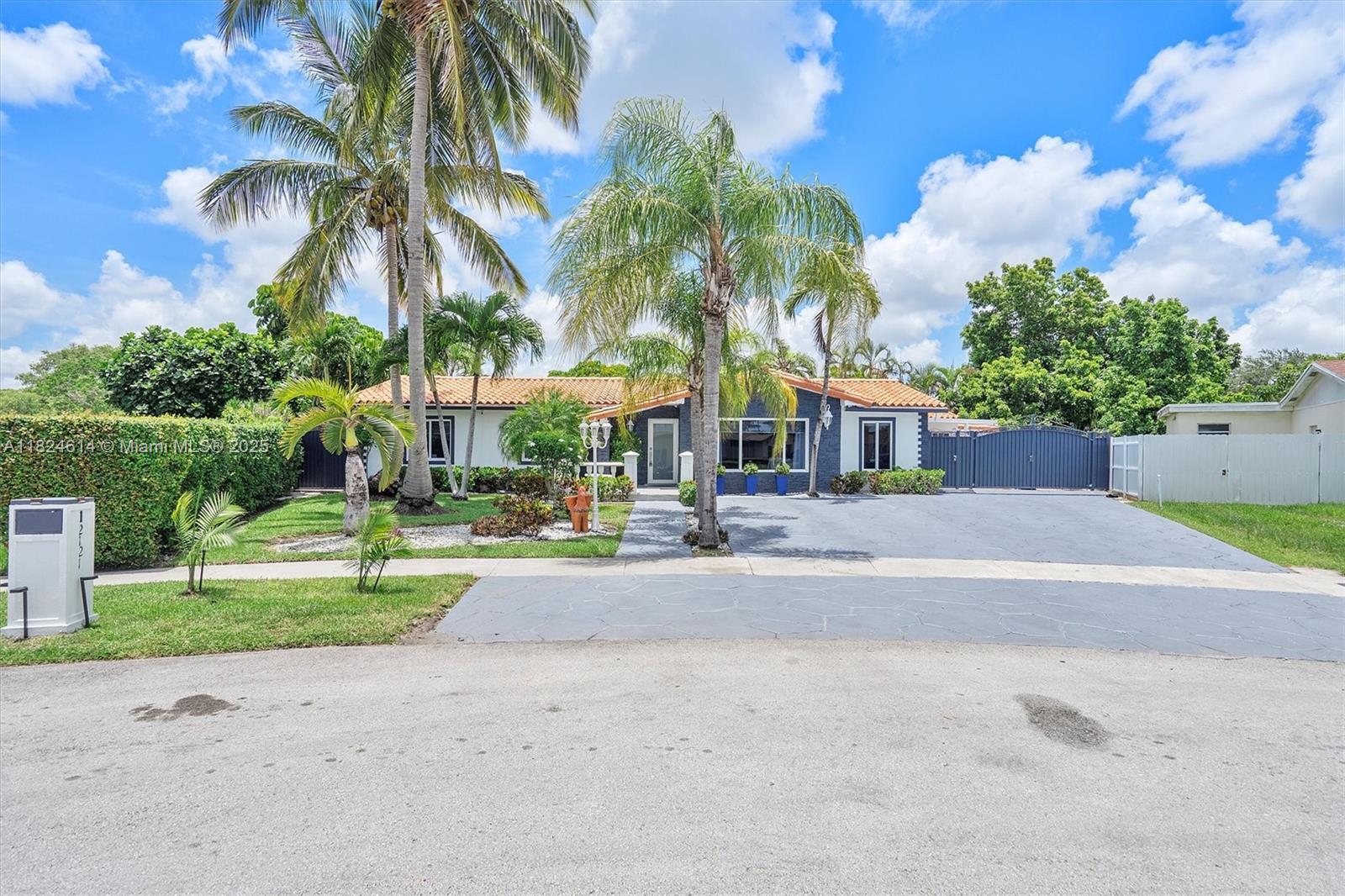 Property Photo: 12121 SW 107th St FL 33186