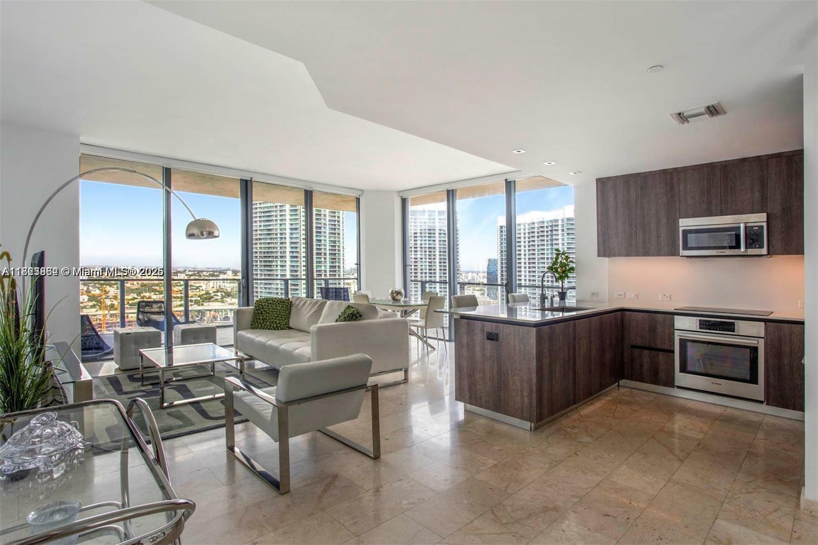 Property Photo: 68 SE 6th St 2412 FL 33131