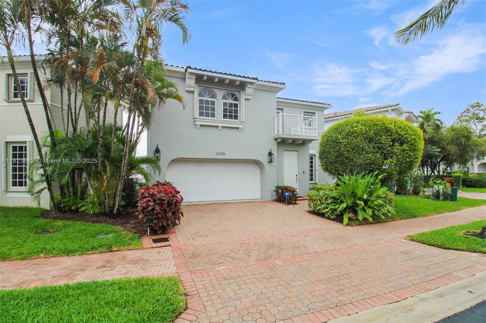 Property Photo: 21025 NE 31st Ave FL 33180