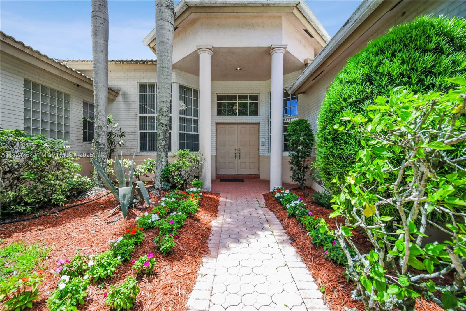 Property Photo: 12620 Countryside Ter FL 33330